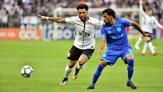 Corinthians vence o Ava&iacute; por 1 a 0 e fica perto do t&iacute;tulo de campe&atilde;o brasileiro