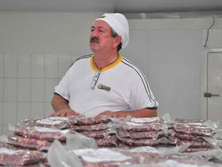 Proprietário da casa de carne que produz a linguiça de Maracaju já comemora as conquistas. (Foto: João Garrigó)