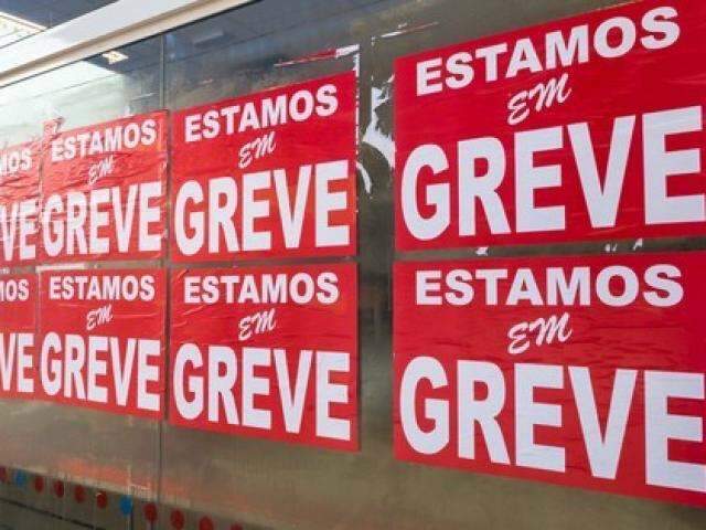 Banc&aacute;rios aceitam proposta da Fenaban e encerram greve na Capital