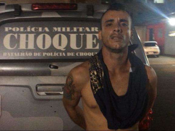 Suspeito baleado em assalto a posto &eacute; preso na casa de membro do PCC