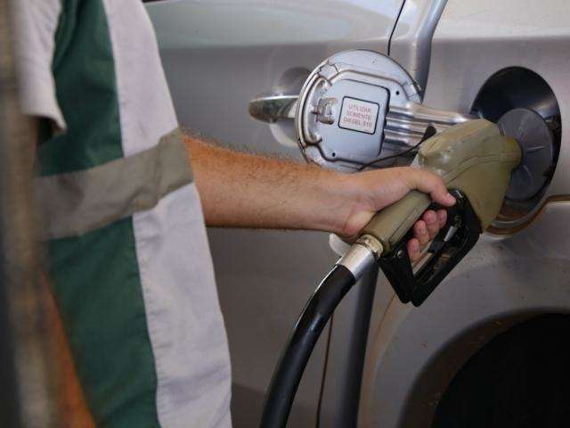 Petrobras reajusta em R$ 0,10 litro do diesel nas refinarias