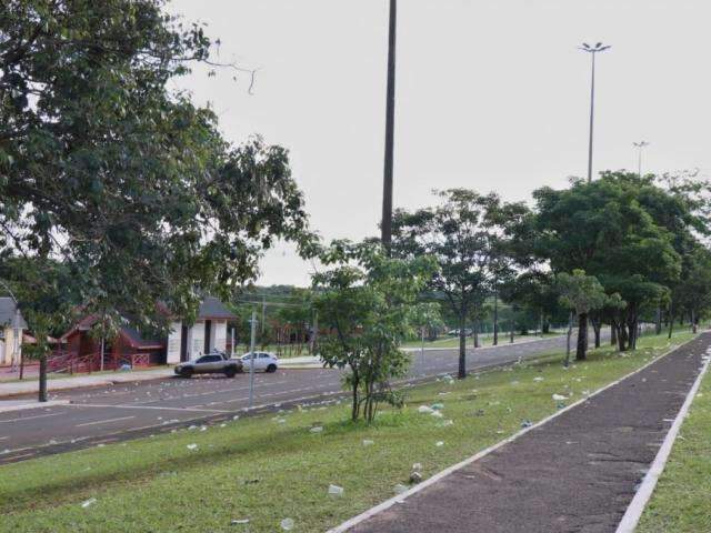 Comemora&ccedil;&atilde;o pr&oacute;-Bolsonaro deixa rastro de sujeira na Afonso Pena