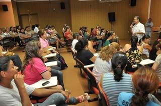 Agentes e secretário de Saúde conversam sobre ações contra a dengue em Dourados (Foto: Divulgação)