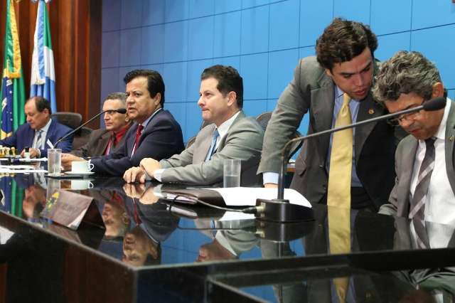 Deputados aprovam licen&ccedil;a-paternidade de 20 dias a servidores do TJ-MS