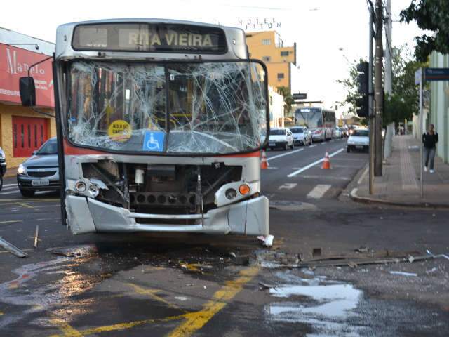 Acidente com &ocirc;nibus nesta manh&atilde; deixou 9 feridos, informa Fetems