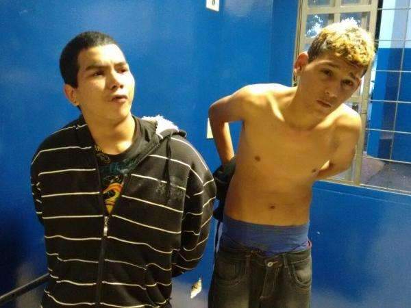 Dupla que assaltou conveni&ecirc;ncia &eacute; presa depois de den&uacute;ncia da m&atilde;e