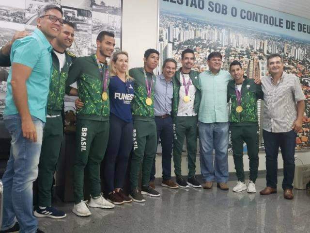 Prefeito anuncia escolinha de futebol para crian&ccedil;as com paralisia cerebral