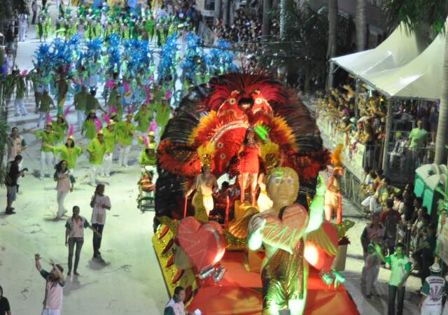 Pelo universo feminino, Império do Morro faz desfile de garra após  problemas internos - Diário Corumbaense