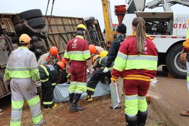 Cozinheira morta em acidente estava fora da lista passageiros de &ocirc;nibus