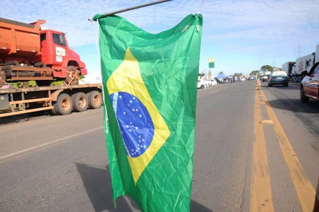 Governo pede tr&eacute;gua, mas reuni&atilde;o com caminhoneiros termina sem acordo