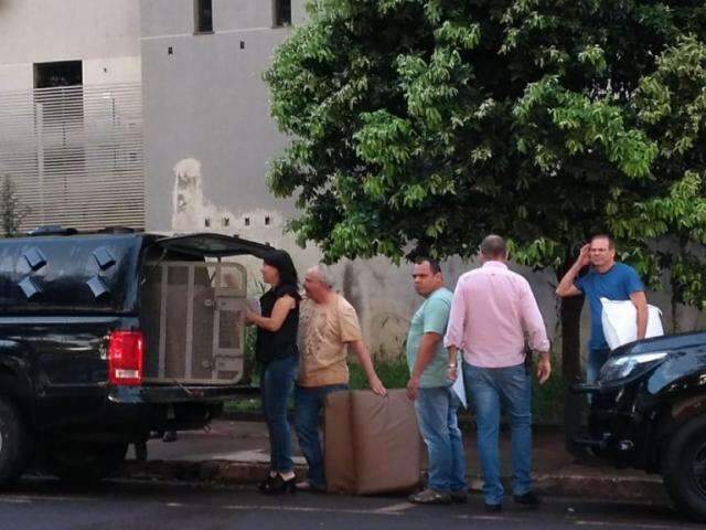 Assessores e empres&aacute;rio acusados de corrup&ccedil;&atilde;o s&atilde;o levados para a PED