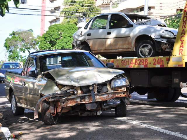  Colis&atilde;o entre dois carros na Ant&ocirc;nio Maria Coelho deixa um ferido