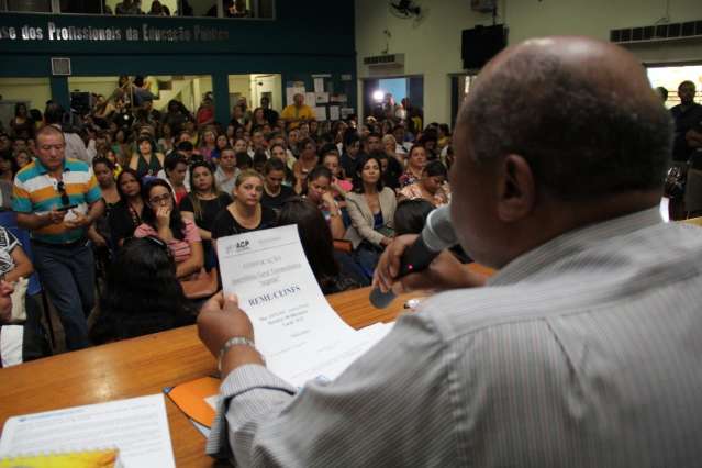 Professores v&atilde;o &agrave; Justi&ccedil;a por reajuste e para manter a paralisa&ccedil;&atilde;o