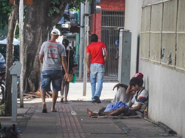 Popula&ccedil;&atilde;o de rua cresce com a crise e sai das sombras da invisibilidade 