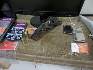 Estudante apreendido com arma ostentava dinheiro nas redes sociais 