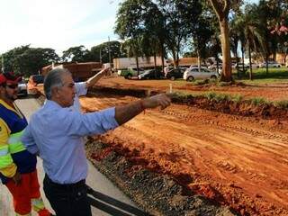 Governador Reinaldo Azambuja esteve no Núcleo Industrial nesta quinta-feira (Foto: Chico Ribeiro/Segov)