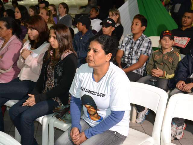  Fam&iacute;lias de v&iacute;timas do tr&acirc;nsito se re&uacute;nem para conscientizar jovens