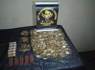 Carga de 1,2 mil munição descoberta em fundo falso de carro. (Foto: divulgação DOF)