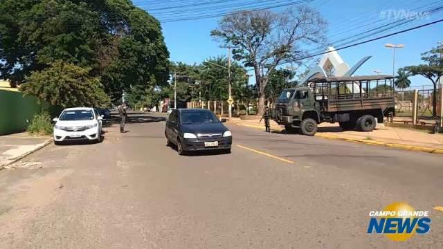 Opera&ccedil;&atilde;o do Ex&eacute;rcito assusta e deixa moradores surpresos com militares nas ruas
