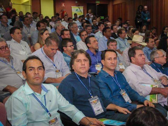 Prefeitos comemoram aprova&ccedil;&atilde;o de PEC que permite divis&atilde;o de recursos do pr&eacute;-sal 