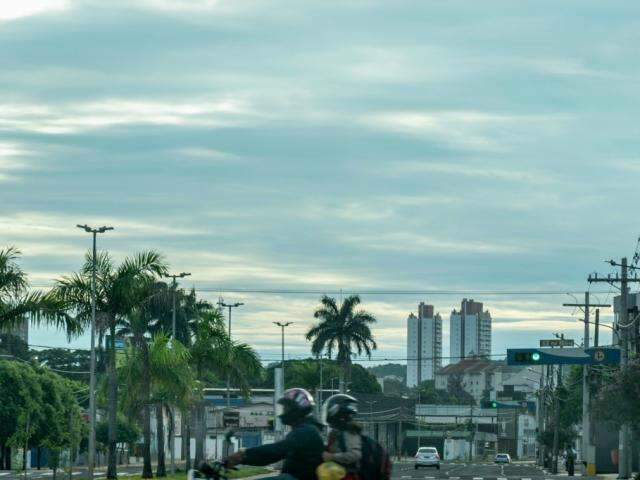 Capital amanhece com c&eacute;u nublado e anuncia mais chuva para MS nesta quarta