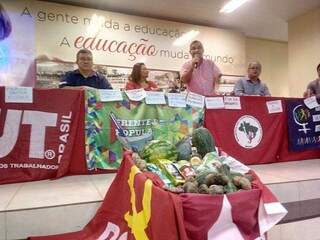 Gilberto Carvalho durante discurso em Campo Grande. (Foto: Divulgação Assessoria).