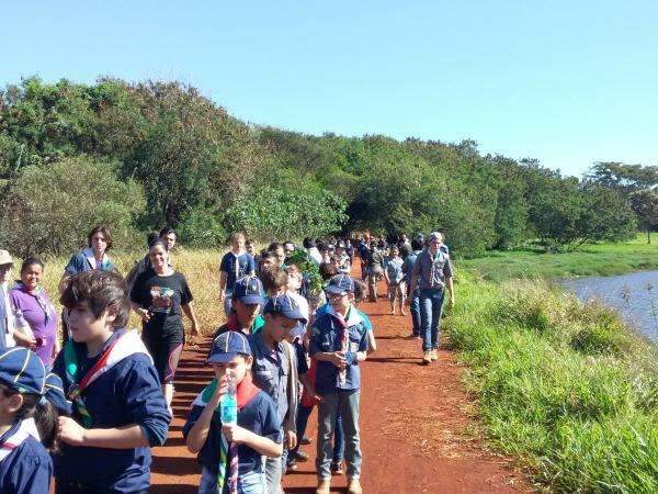 Curso para escoteiros da regi&atilde;o de fronteira inclui limpeza de c&oacute;rrego