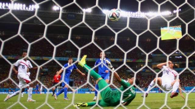 Com muito suor, Costa Rica vence a Gr&eacute;cia na disputa de p&ecirc;naltis e se classifica