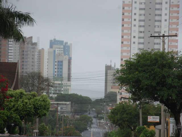  Neblina cobre c&eacute;u da Capital; tempo chuvoso deve permanecer amanh&atilde;