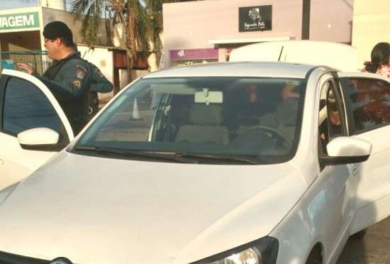 Homem &eacute; preso tentando vender na internet carro roubado em Bras&iacute;lia