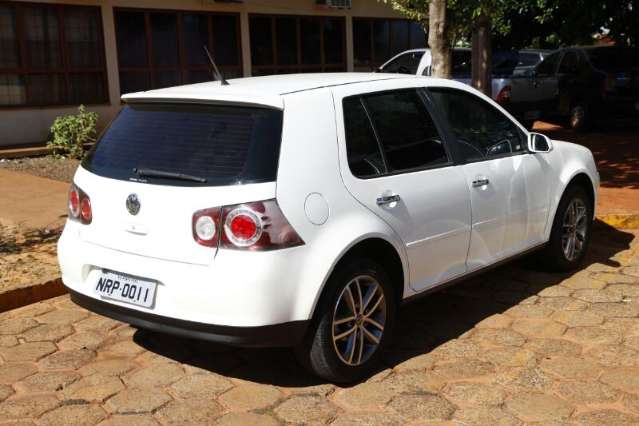 Empres&aacute;rio foi executado com tiro na nuca e carro foi pintado de branco