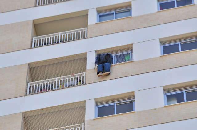  Nova per&iacute;cia &eacute; feita em apartamento de onde menino caiu e morreu