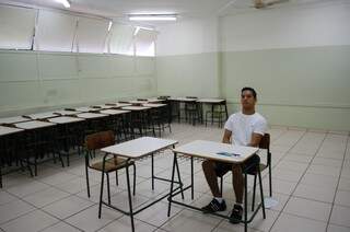 Luiz fará a prova em uma sala sozinho, na escola Lucia Martisn Coelho, em Campo Grande (Foto: Simão Nogueira)