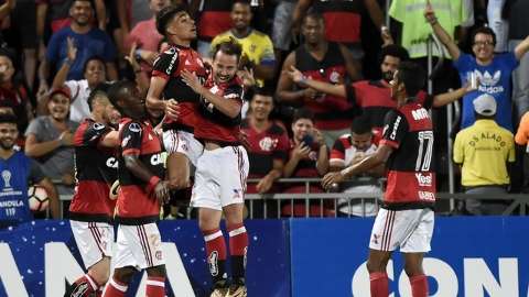 Flamengo faz 4 a 0 na Chapecoense e se classifica às quartas da Sul-Americana