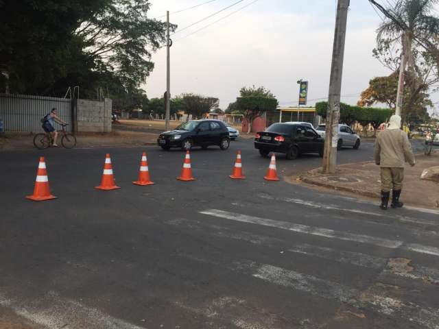 Ataque de abelhas faz duas v&iacute;timas e rua &eacute; interditada no Tiradentes