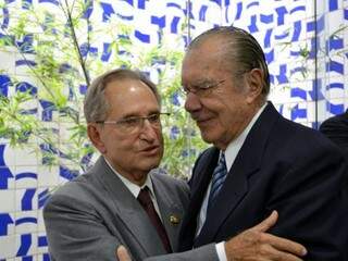 Ruben Figueiró durante a posse, ontem, com o presidente do Senado, José Sarney. (Foto: Divulgação)