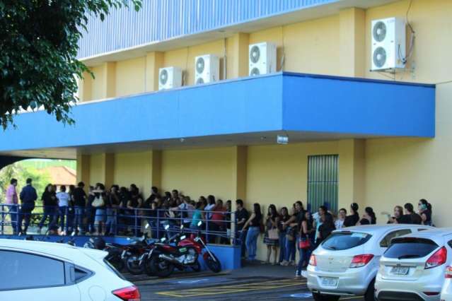 Servidores em greve v&atilde;o &agrave; C&acirc;mara para pedir retirada de reajuste de 9,57%