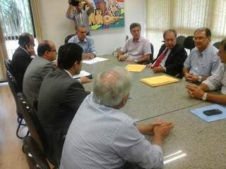Azambuja discutiu várias ações para a região de Dourados com o prefeito Murilo Zauith. (Foto:Leonardo Rocha)