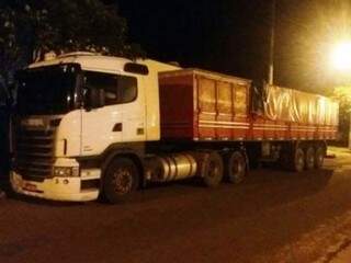Motoristo admitiu que buscou o veículo carregado em Sete Quedas com destino a São Paulo. (Foto: TánaMídiaNaviraí) 