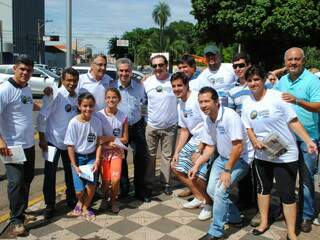 Membros do PSDB distribuíram material de divulgação na Afonso Pena (Foto: Divulgação)