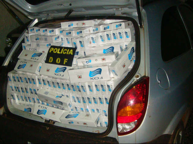  DOF apreende carro com mais de 1.200 pacotes de cigarros contrabandeados
