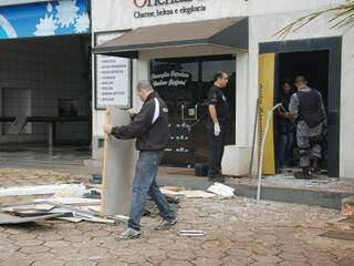 No último dia 30 bandidos explodiram um caixa eletrônico do Banco do Brasil na Nova Bandeirantes. (Foto: Fernando da Mata)