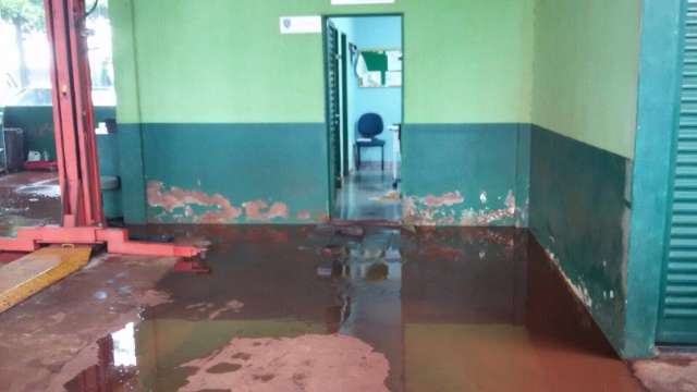 Funcion&aacute;rios filmam goteiras e infiltra&ccedil;&otilde;es na coordenadoria de per&iacute;cias