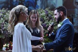 E a cerimônia é marcante não só para os noivos, para todos os convidados também. (Foto: Studio Volkopf)