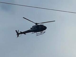 Polícia usa helicóptero para caçar ladrões de motocicleta