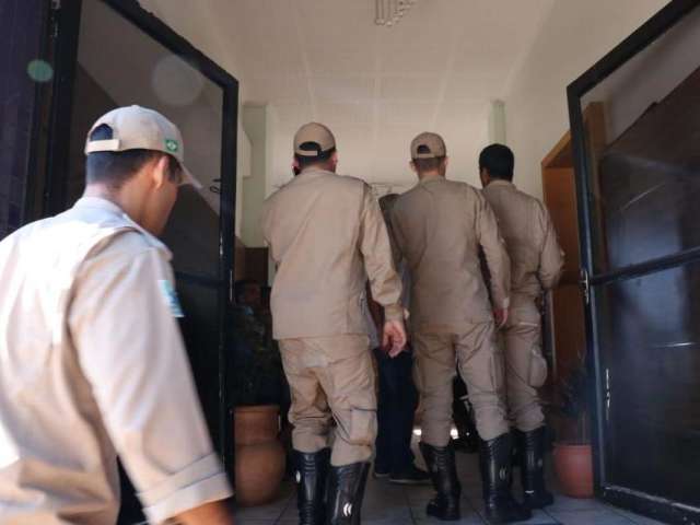 Interditado, pr&eacute;dio de hotel incendiado passar&aacute; por per&iacute;cia