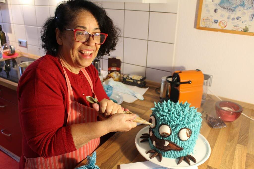 Amor de vó é transformar desenho de monstro em um super bolo de aniversário  - Sabor - Campo Grande News