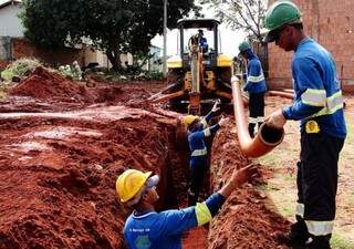 Águas Guariroba realiza obras de implantação de rede de esgoto em mais de 300 imóveis no bairro Mata do Jacinto. (Foto: Divulgação)