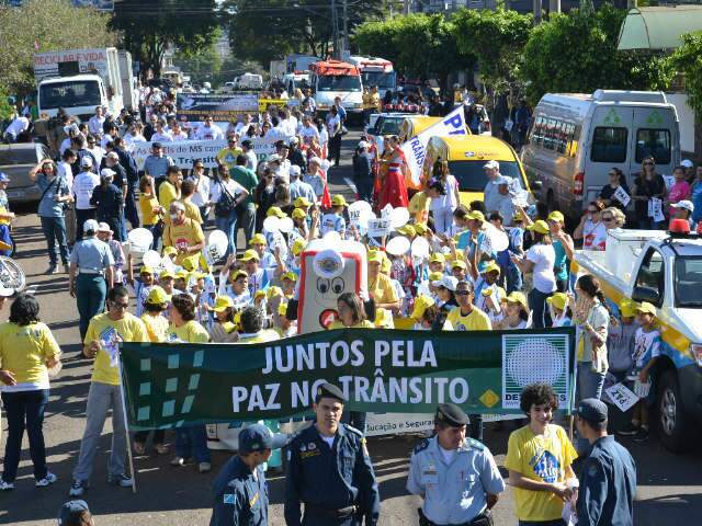  Caminhada re&uacute;ne 10 mil para pedir paz no tr&acirc;nsito, afirma Ciptran