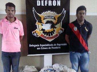 Em persegui&ccedil;&atilde;o, carro capota e pol&iacute;cia prende dupla por tr&aacute;fico de drogas